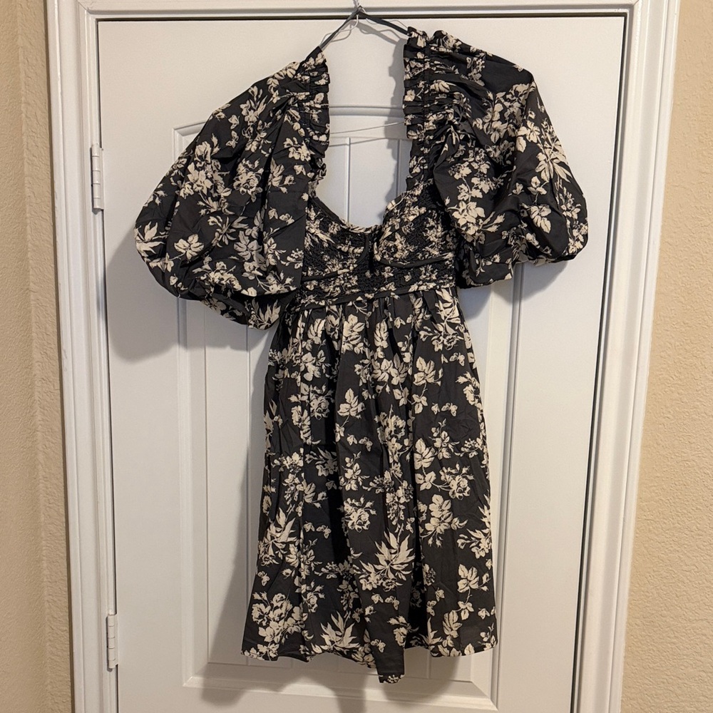 Black Floral Puff-Sleeve Mini Dress - Women's